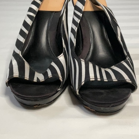 Unlisted “Born to spend” zebra stripe heels - Picture 5 of 5